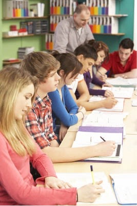 Unterstützung und Beratung bei Fragen rund um Schule und Beruf: Land fördert Schulsozialarbeit an der Theobald-Simon-Schule in Bitburg