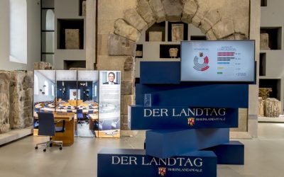 Wanderausstellung des Landtags in der Kooperativen  Gesamtschule St. Matthias in Bitburg