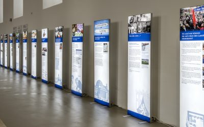 Landtagspräsident Hendrik Hering eröffnet Wanderausstellung  in der Volksbank Eifel eG