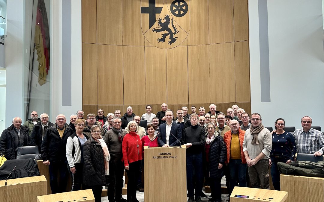 Bürger:innen aus dem Eifelkreis Bitburg-Prüm zu Besuch im Landtag